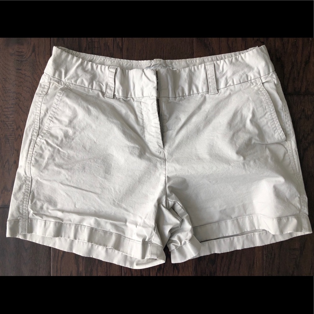 Vineyard vines khaki 3.5” shorts